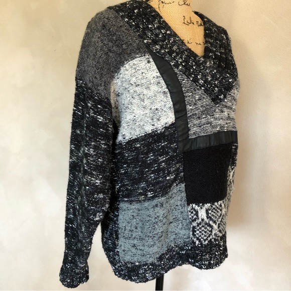 Vintage v neck sweater - Picture 3 of 5